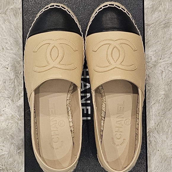 CHANEL Two-Tone Beige and Black Espadrilles - Picture 1 of 5